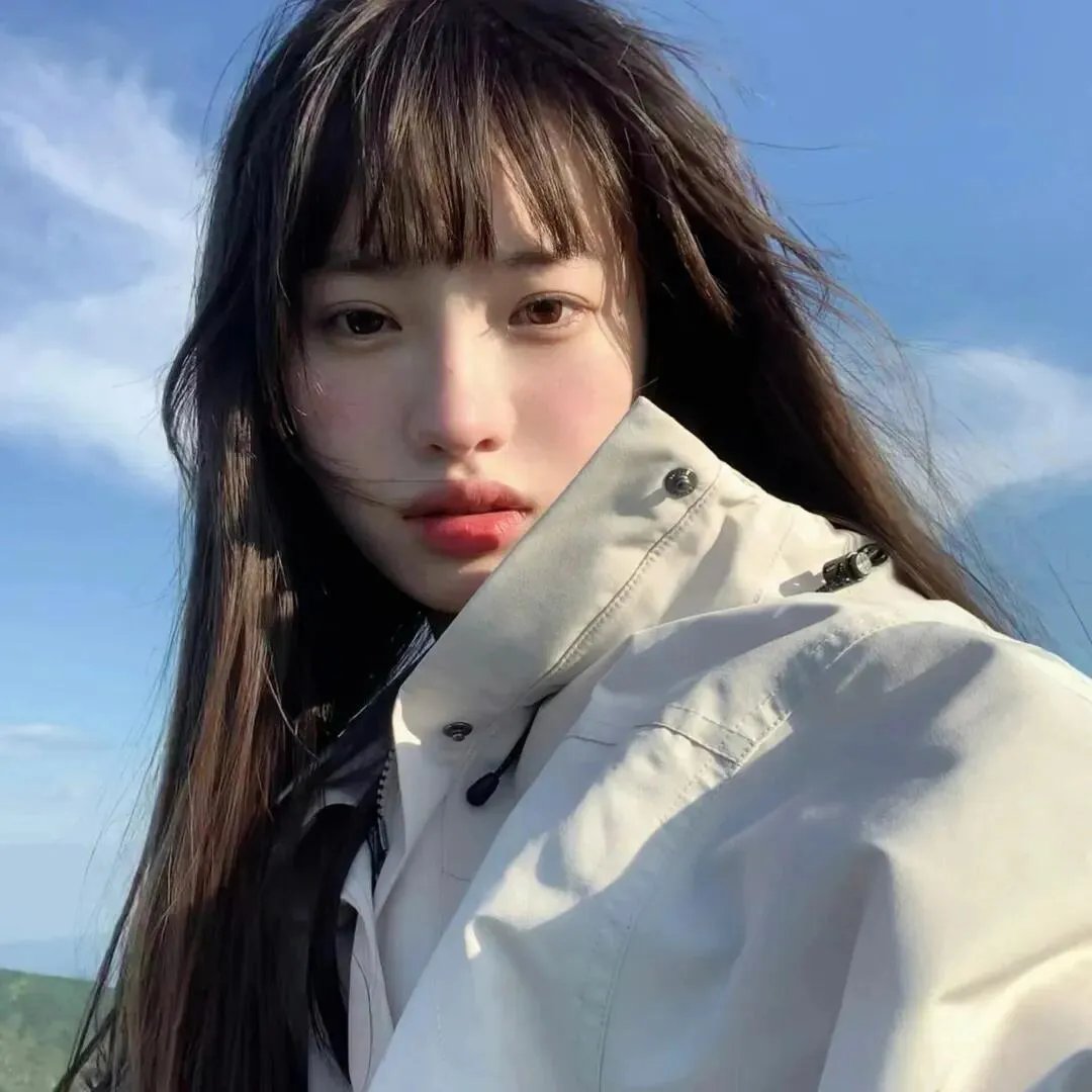 女跳水队员